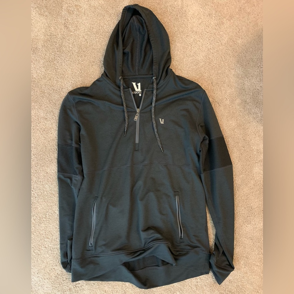 Vuori 1/4 zip hoodie in good condition